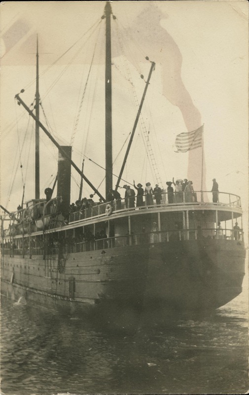 Steamship with passengers - likely Humboldt Bay